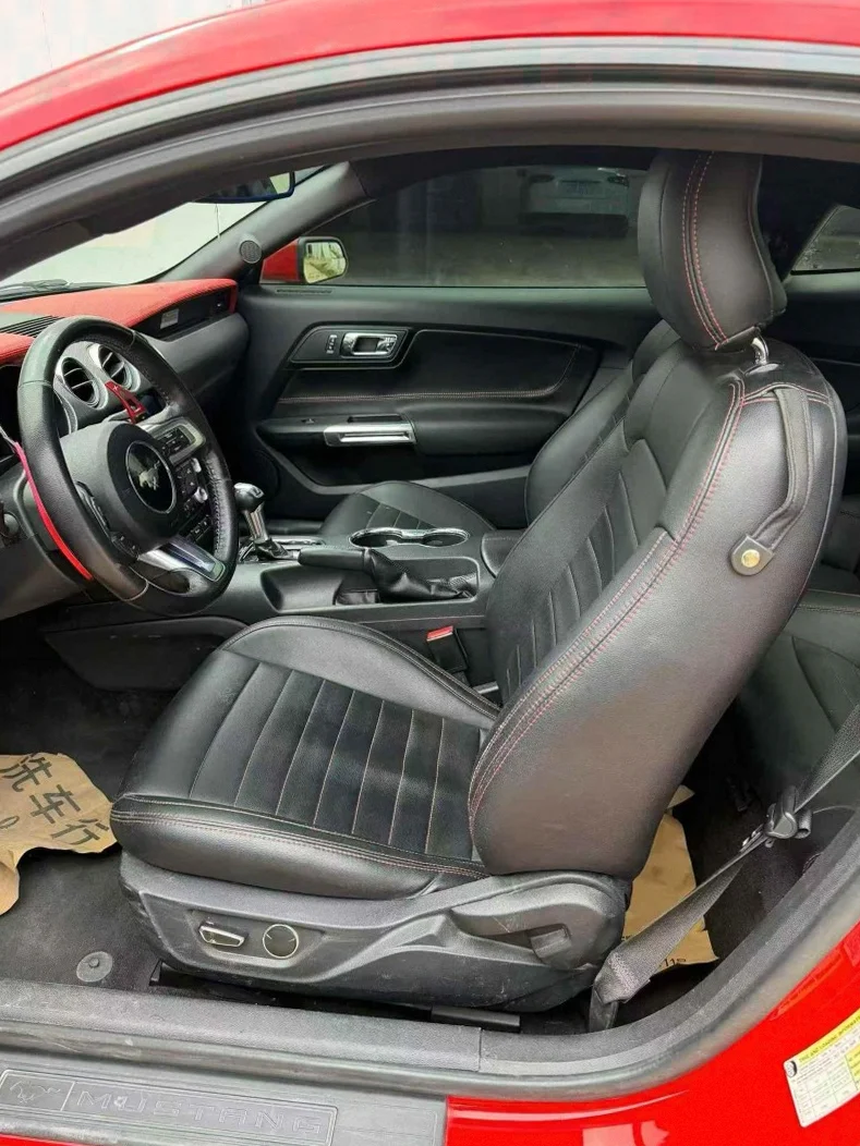 福特野马 后面外观一