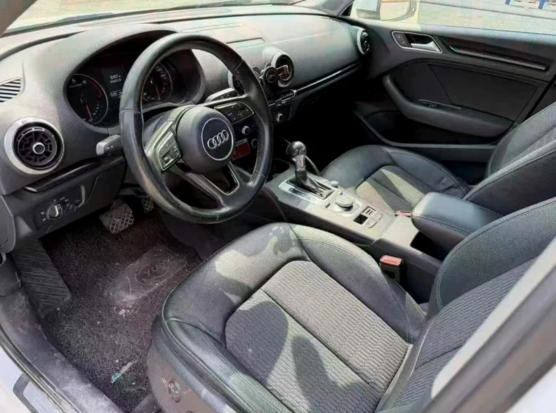 奥迪A3 后面外观一