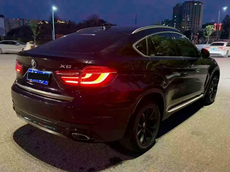 宝马X6 内饰后排