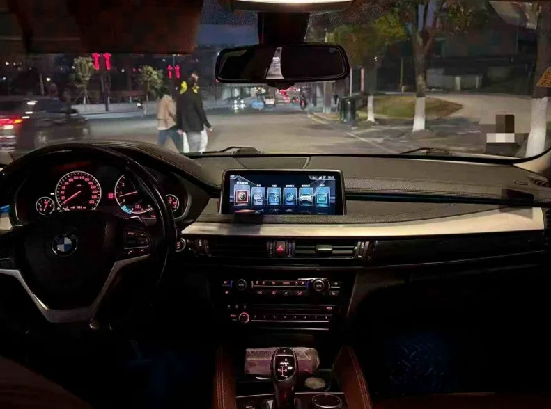 宝马X6 后面外观三