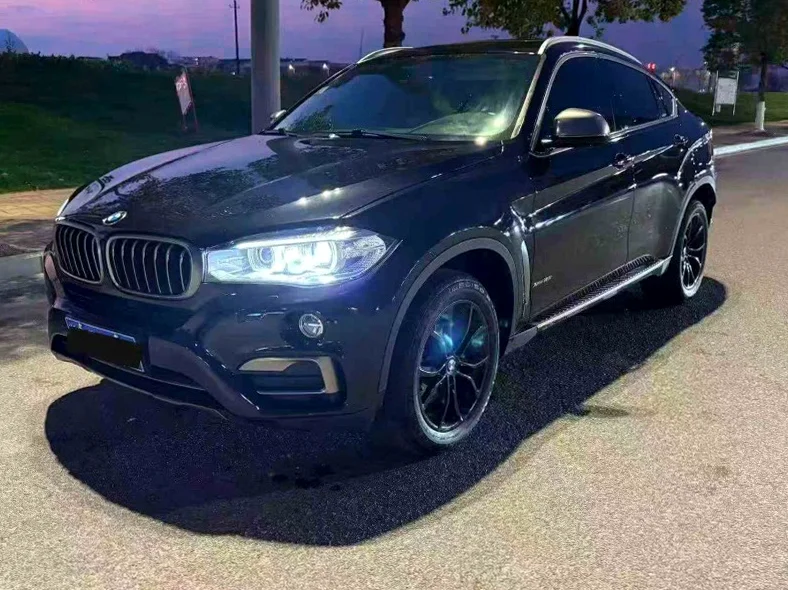 宝马X6 正面外观二