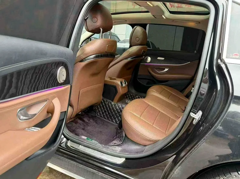 奔驰E 后面外观二