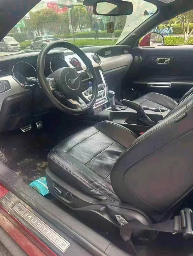 福特野马 内饰后排