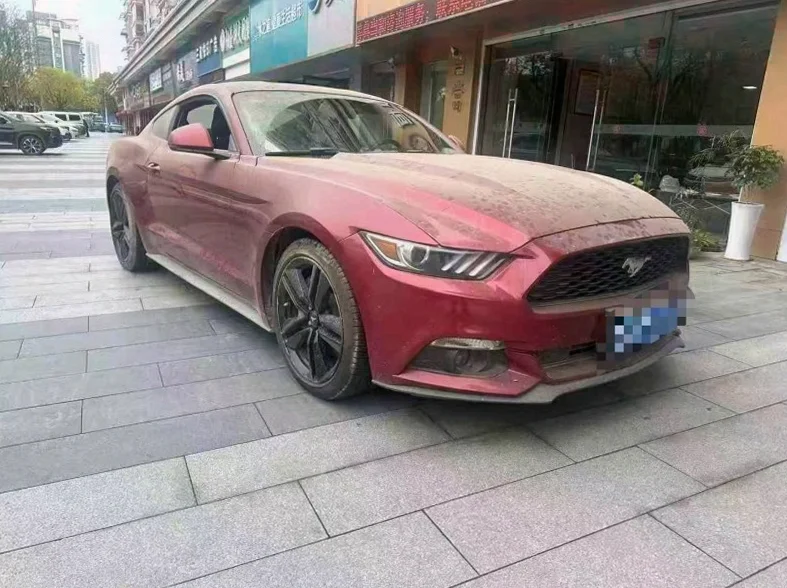 福特野马 正面外观二