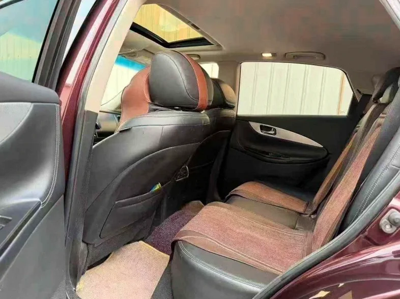 英菲尼迪QX50 后面外观二