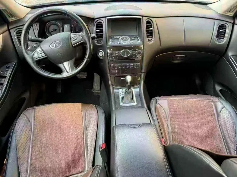 英菲尼迪QX50 后面外观一