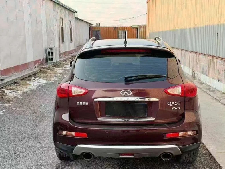 英菲尼迪QX50 驾驶室