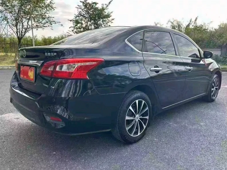 日产轩逸 内饰后排