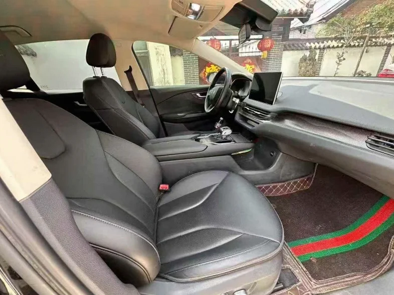 红旗E-QM5 后面外观一