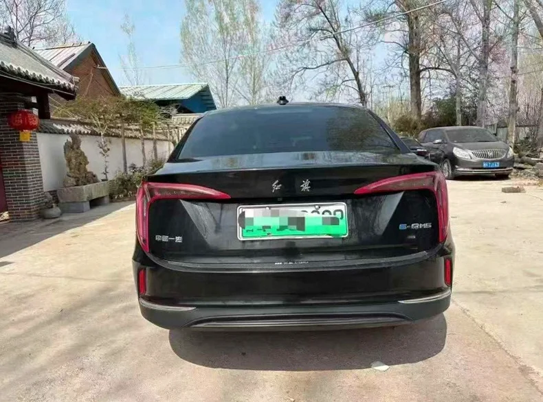 红旗E-QM5 驾驶室