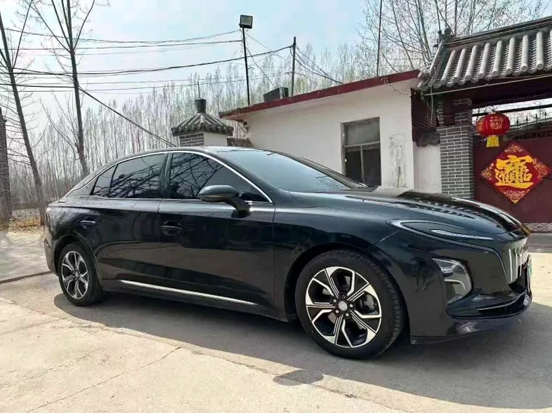 红旗E-QM5 正面外观二