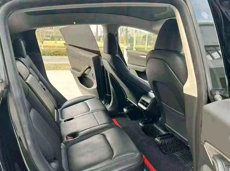 特斯拉MODEL 后面外观一