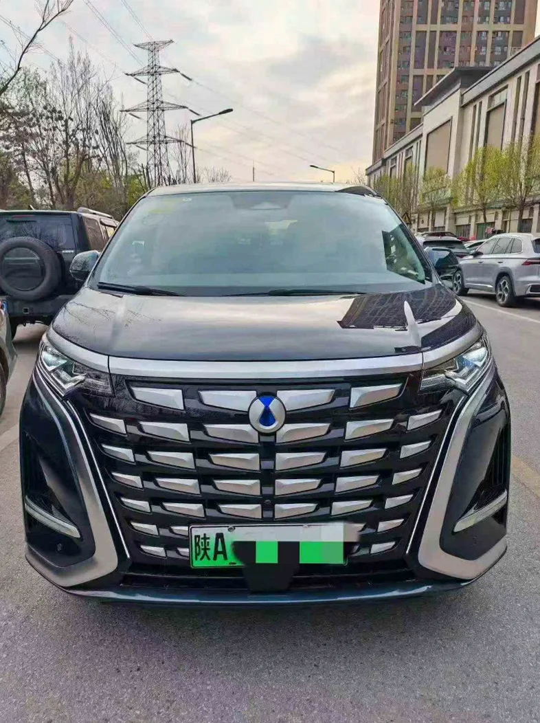 23年腾势D9四驱插电式混合动力最顶配