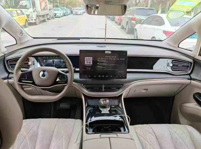 腾势D9 后面外观三