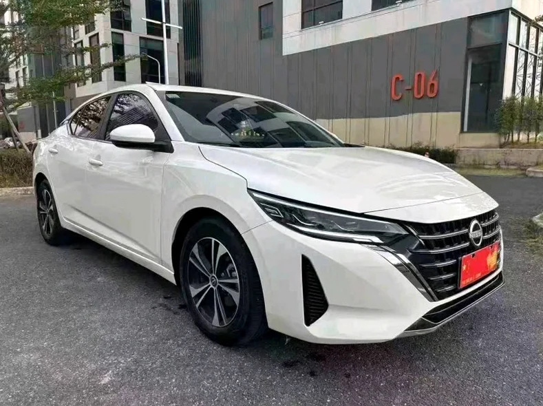 日产轩逸 正面外观二