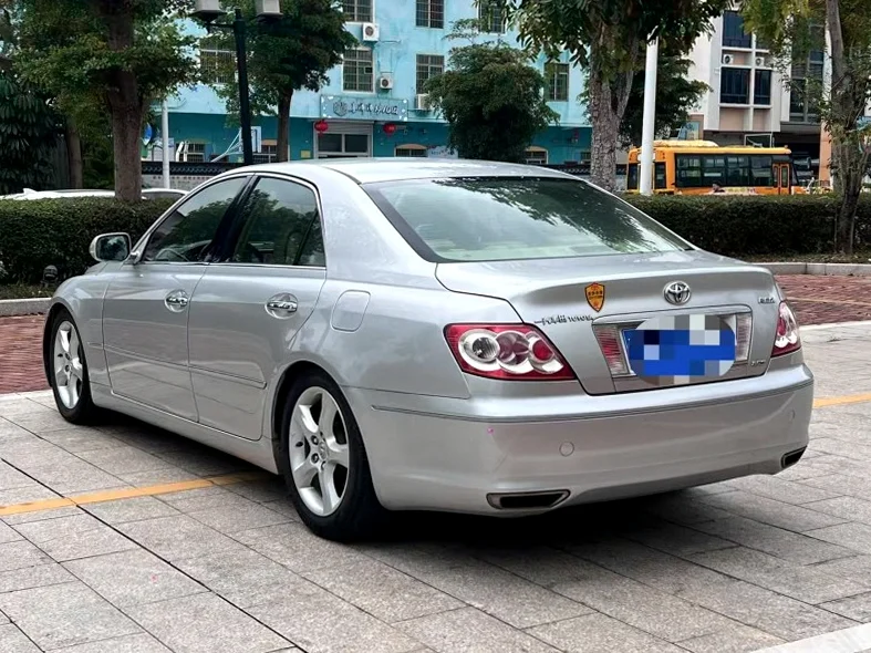 丰田锐志 内饰前排