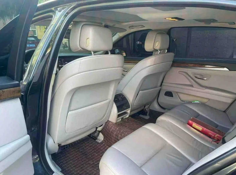 宝马5系 后面外观一