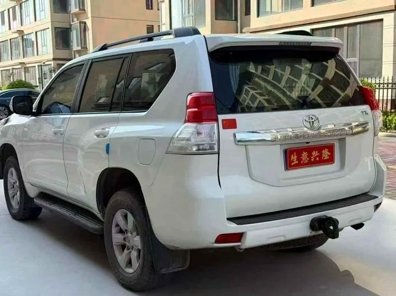 丰田普拉多 驾驶室