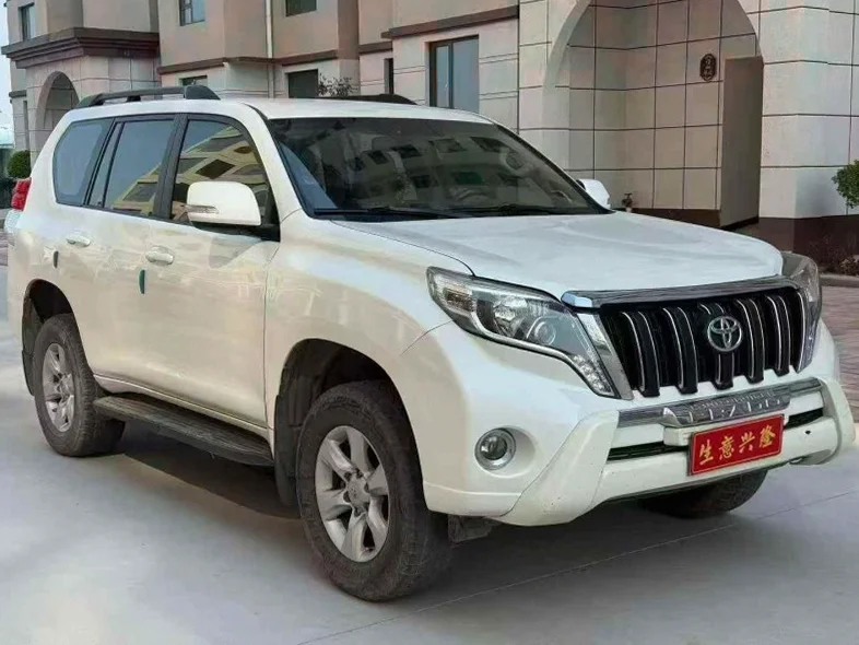 丰田普拉多 正面外观二
