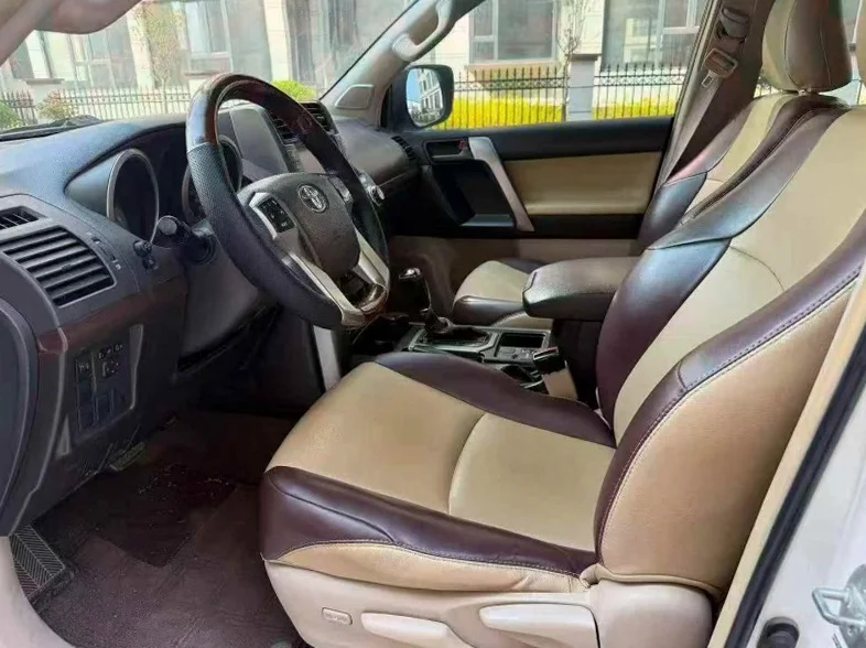 丰田普拉多 后面外观一