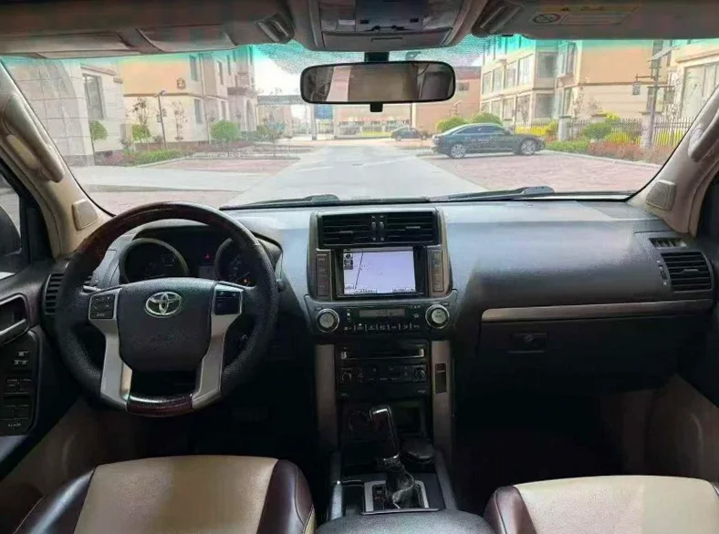 丰田普拉多 后面外观二