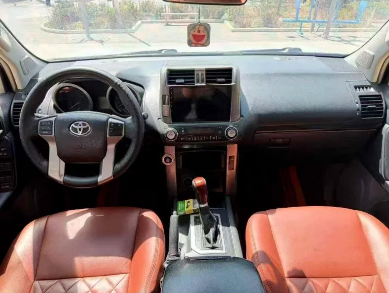 丰田普拉多 后面外观二