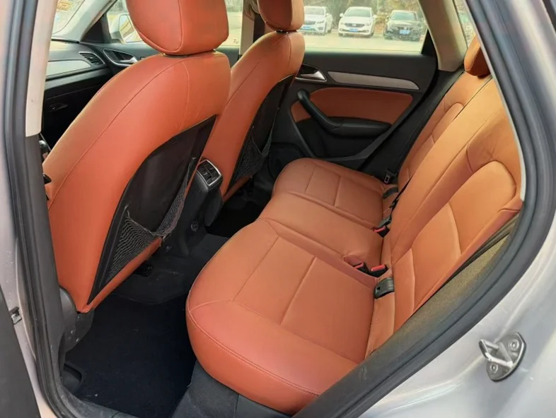 奥迪Q3 内饰后排