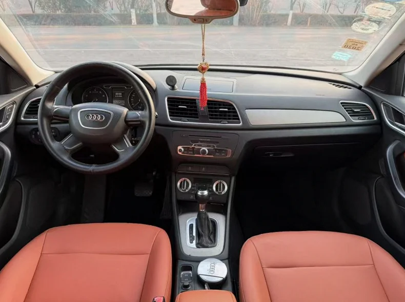 奥迪Q3 驾驶室