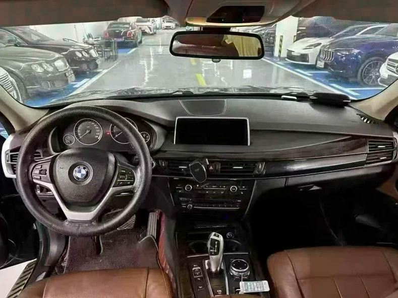 宝马X5 后面外观三