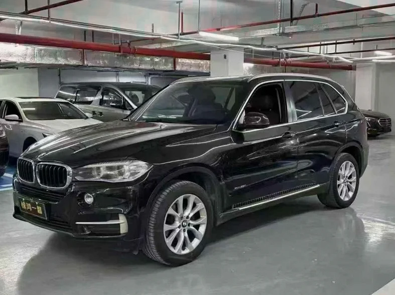 宝马X5 正面外观三