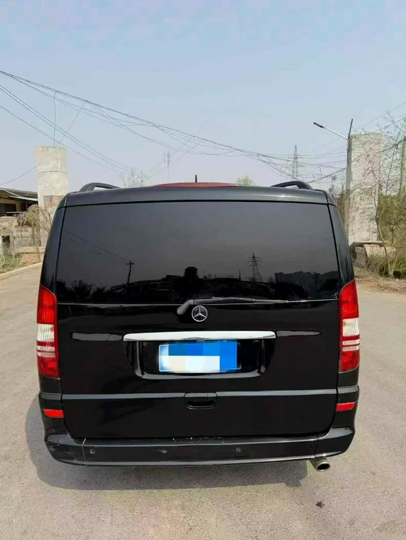 奔驰唯雅诺 内饰后排