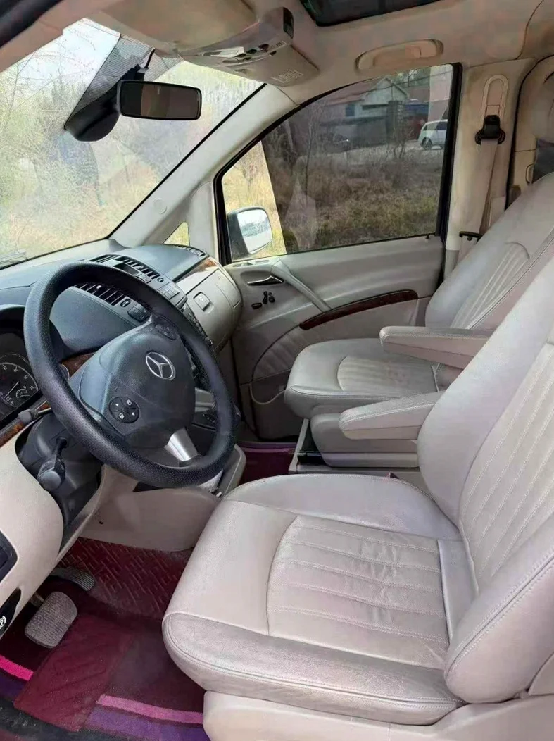 奔驰唯雅诺 后面外观二