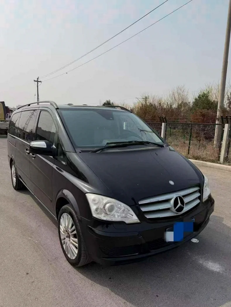 奔驰唯雅诺 正面外观二