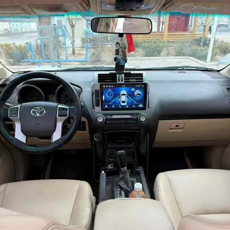 丰田普拉多 内饰前排