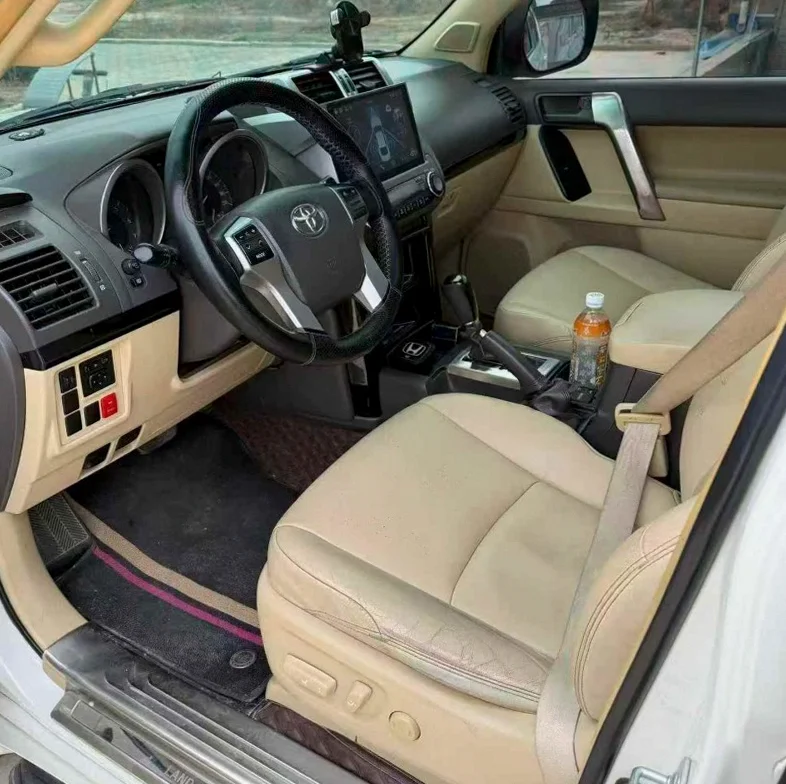 丰田普拉多 后面外观一