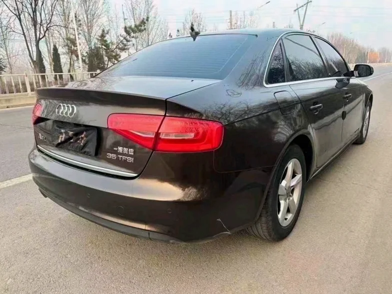 奥迪A4L 后面外观一