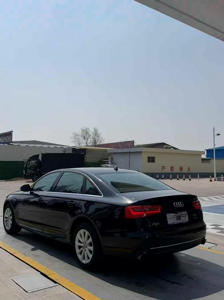 奥迪A6L 内饰后排