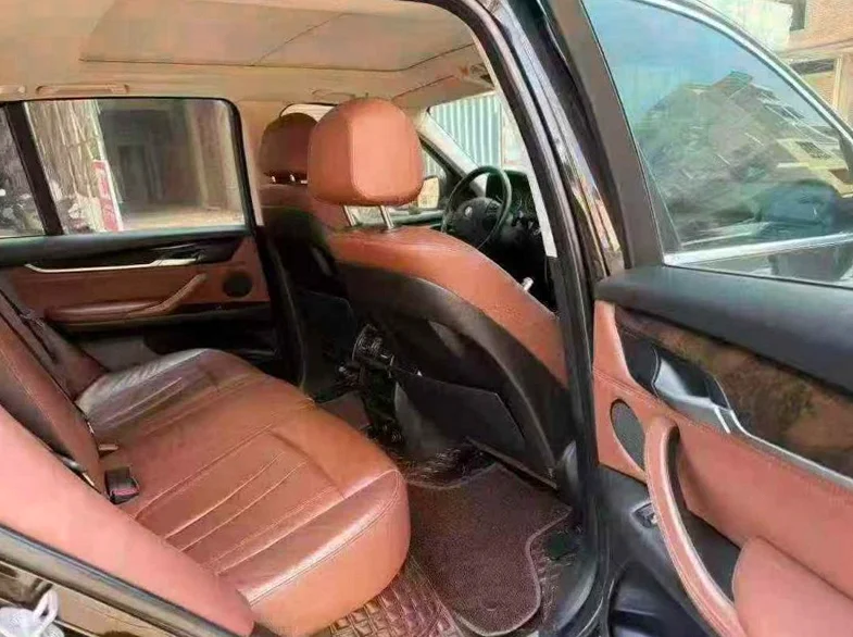 宝马X5 内饰后排