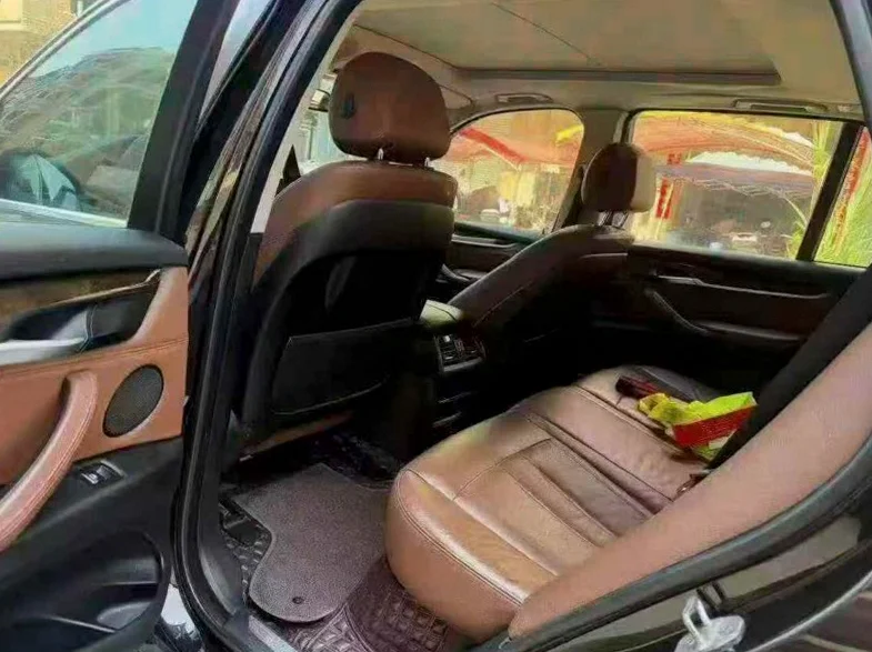 宝马X5 后面外观二