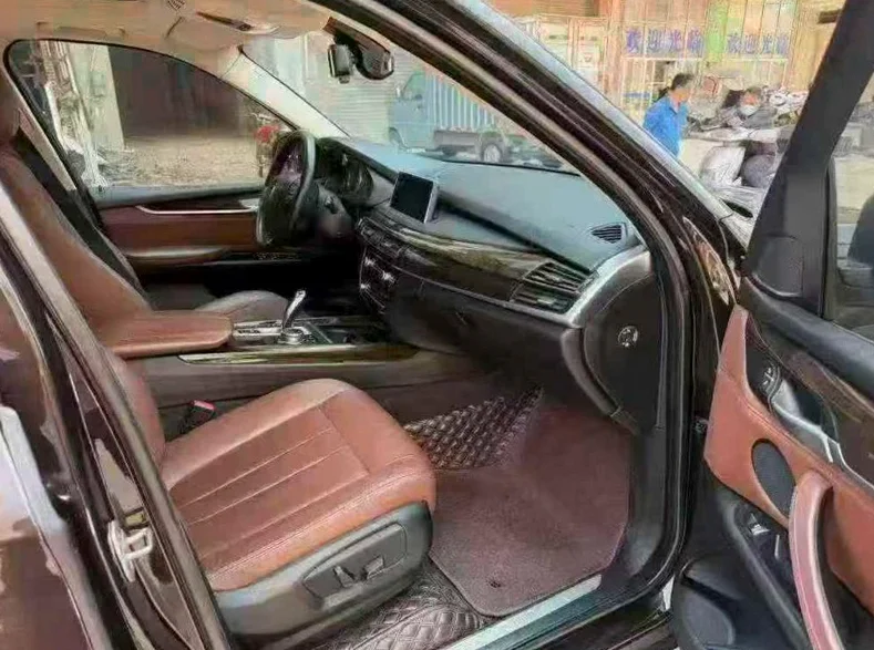 宝马X5 后面外观三