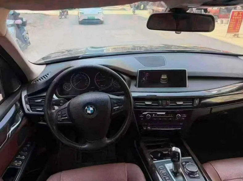 宝马X5 内饰前排