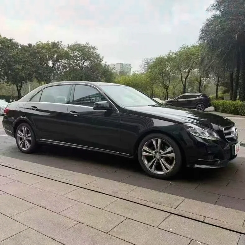 奔驰E 正面外观三