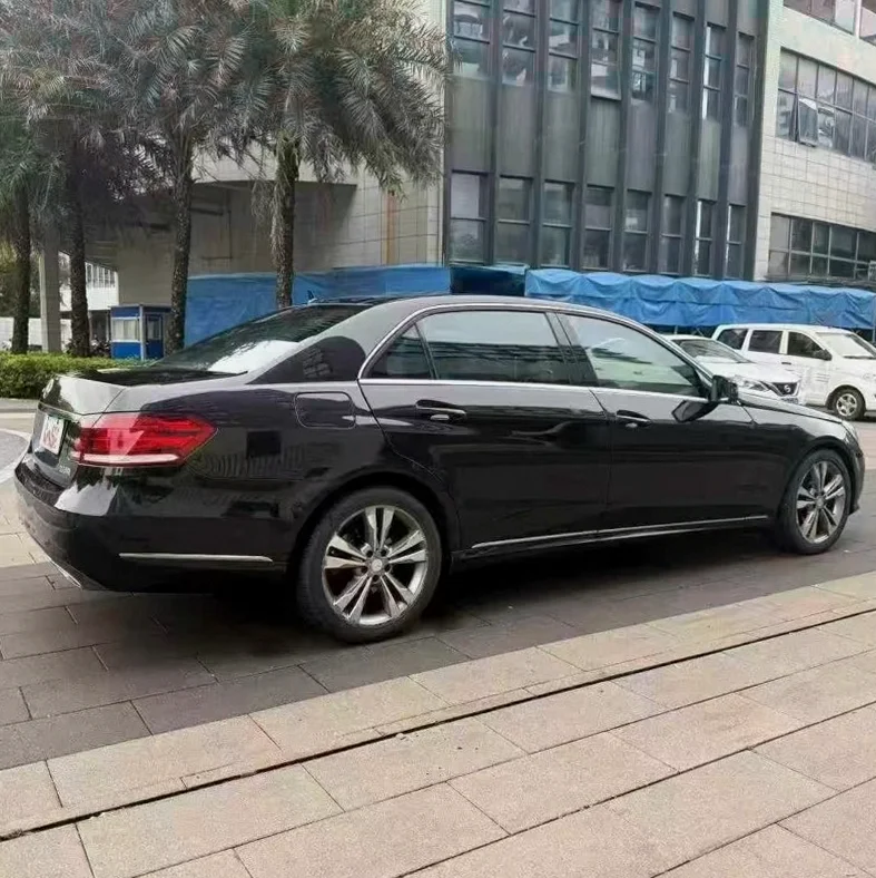 奔驰E 内饰前排