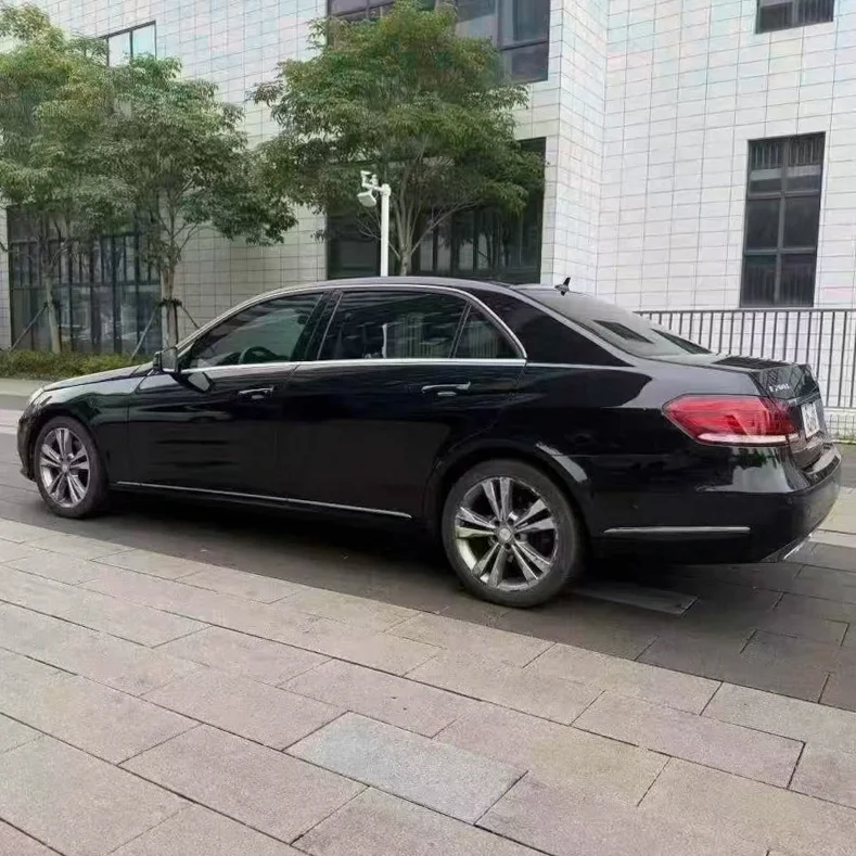 奔驰E 内饰后排