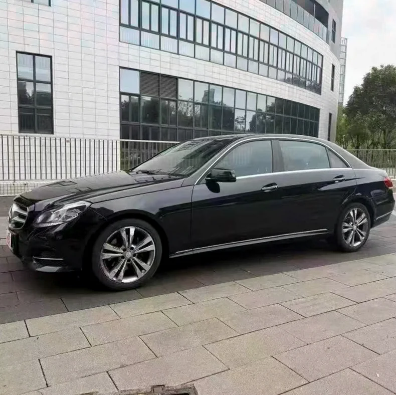 奔驰E 正面外观二