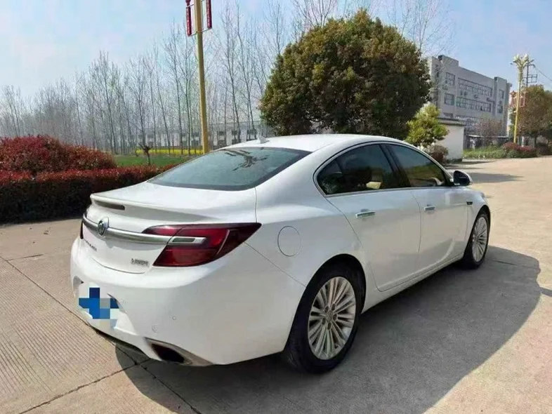 别克君威 内饰后排