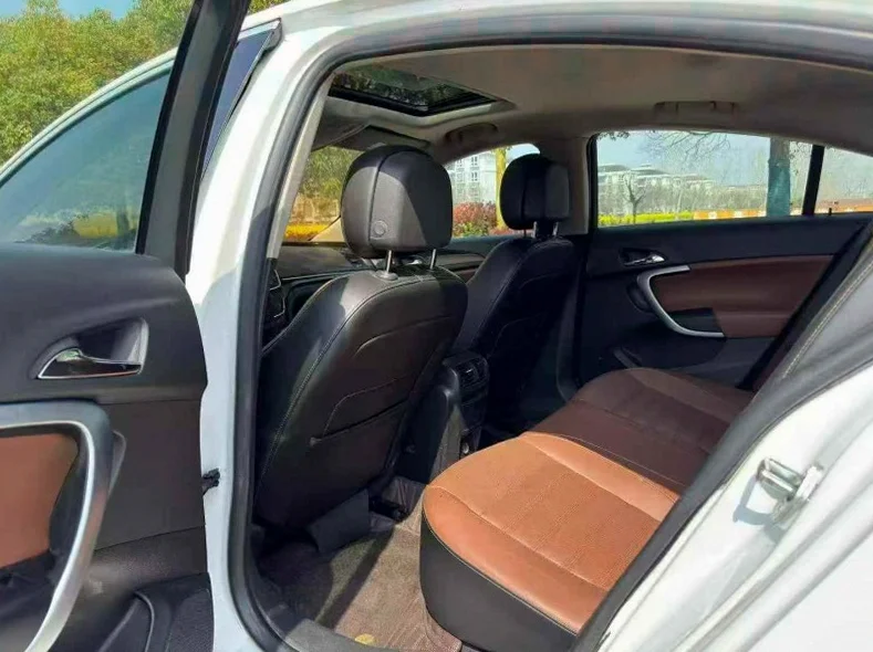 别克君威 内饰前排