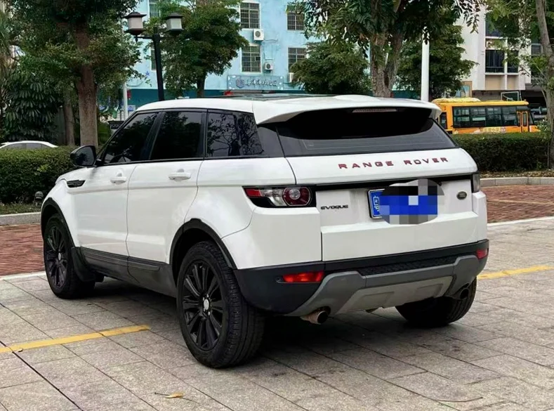 路虎极光 内饰后排