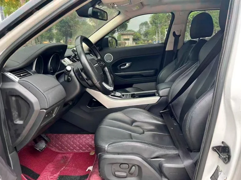 路虎极光 后面外观一