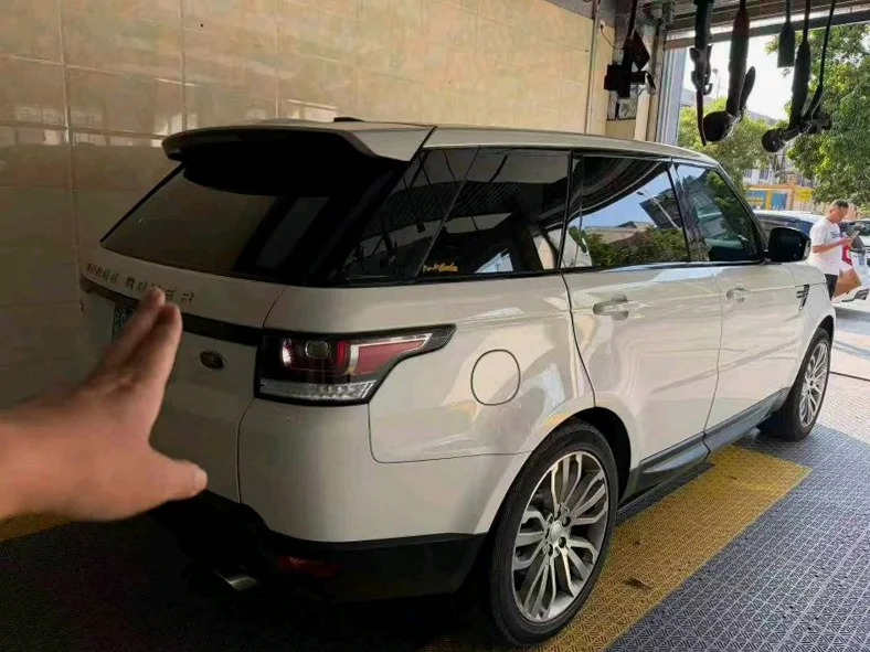 路虎揽胜运动 正面外观三